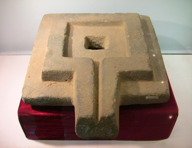Ритуальный камень йони обозначает женское начало в индуизме