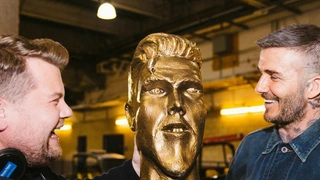 Дэвиду Бекхэму сделали еще более ужасный памятник, чем Криштиану Роналду. Но это оказалось пранком (видео)