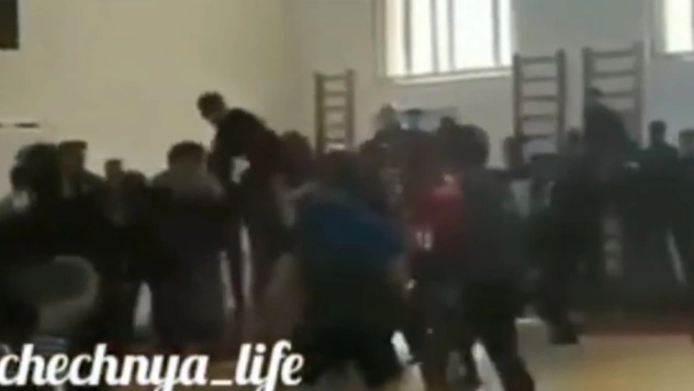 В Чечне чемпионат по вольной борьбе перерос в массовую драку (видео)