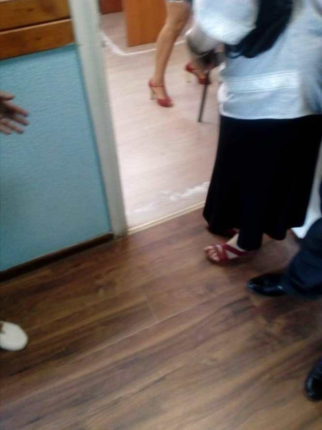 Судья в Уфе очертила свой стол кругом из соли. Что это было?! Судья в Уфе очертила свой стол кругом из соли. Что это было?!