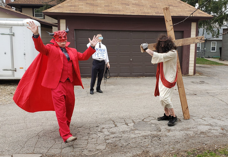 В Айове религиозные активисты выпороли Христа на глазах у хохочущего Сатаны (видео)