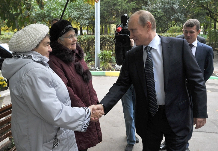 Как Путин получает пенсию и зарплату и есть ли у него наличные