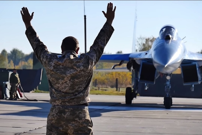 На Украине устроили учебный бой между Су-27 и F-15 (видео) На Украине устроили учебный бой между Су-27 и F-15 (видео)