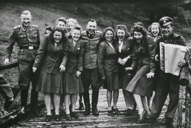 Русский разведчик смеется перед расстрелом. И еще 8 поразительных фотографий Второй мировой войны Русский разведчик смеется перед расстрелом. И еще 8 поразительных фотографий Второй мировой войны