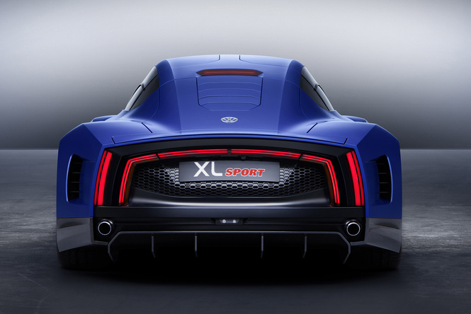 Автомобильная мутация. Volkswagen XL Sport — результат скрещивания экомобиля и мотоцикла Автомобильная мутация. Volkswagen XL Sport — результат скрещивания экомобиля и мотоцикла