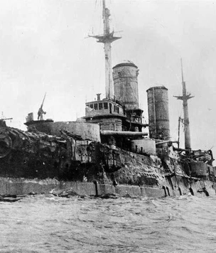История одной фотографии: обстрелянный броненосец «Слава» в 1917 году