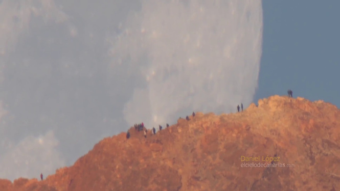 NASA записало на ВИДЕО ну очень большую луну NASA записало на ВИДЕО ну очень большую луну