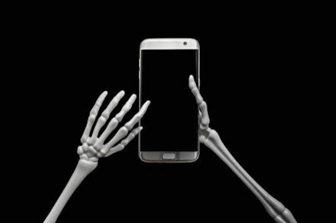 Полиция США вторглась в похоронное бюро, чтобы разлочить iPhone по отпечатку покойника Полиция США вторглась в похоронное бюро, чтобы разлочить iPhone по отпечатку покойника