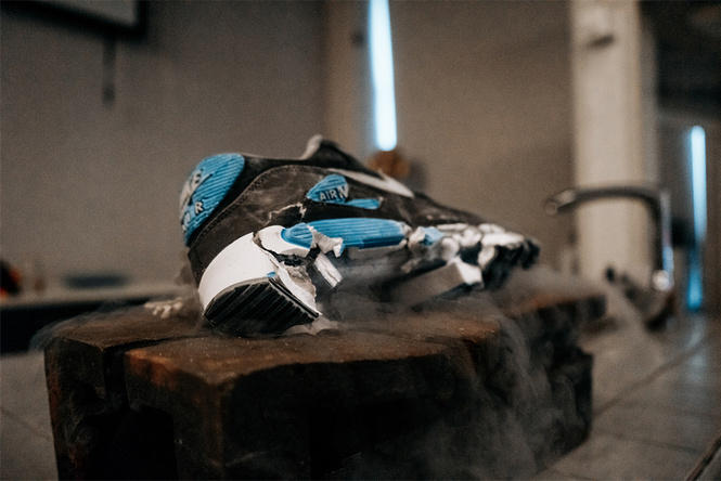 Nike Air Max 90 vs. жидкий азот Nike Air Max 90 vs. жидкий азот
