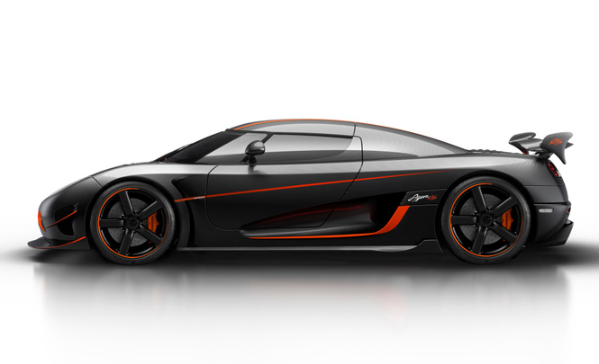 Гиперкар Koenigsegg Agera RS превысил 450 км/ч на обычной дороге. ВИДЕО! Гиперкар Koenigsegg Agera RS превысил 450 км/ч на обычной дороге. ВИДЕО!