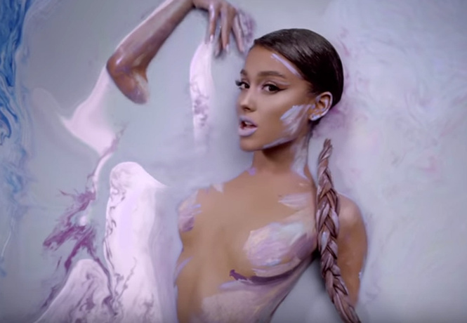 Обнаженная Ариана Гранде в клипе God Is A Woman! Обнаженная Ариана Гранде в клипе God Is A Woman!