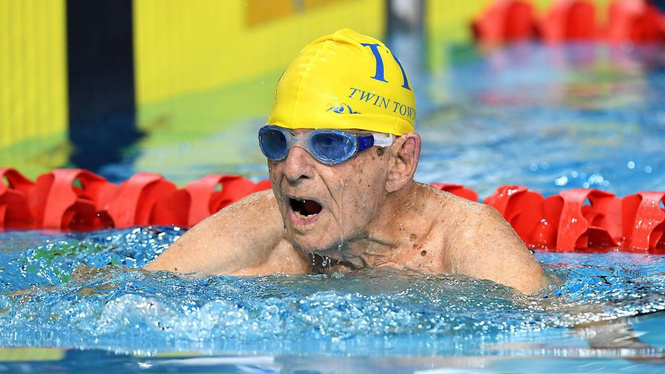 99-летний атлет поставил рекорд в плавании 99-летний атлет поставил рекорд в плавании