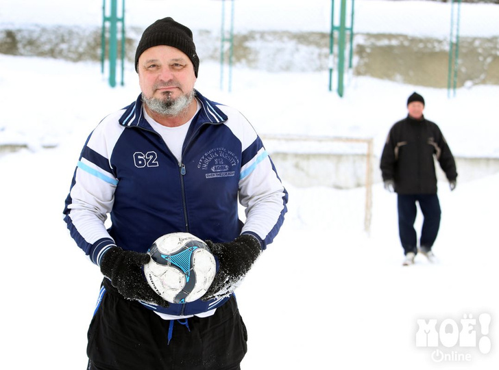 Фото №2 - Россиянин запатентовал футбол, в который можно играть вдвоем (фото и правила прилагаем)