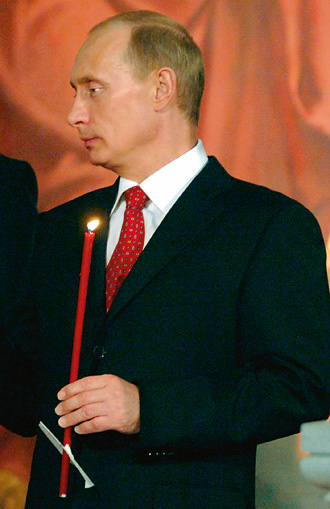 Путин держит свечку Путин держит свечку