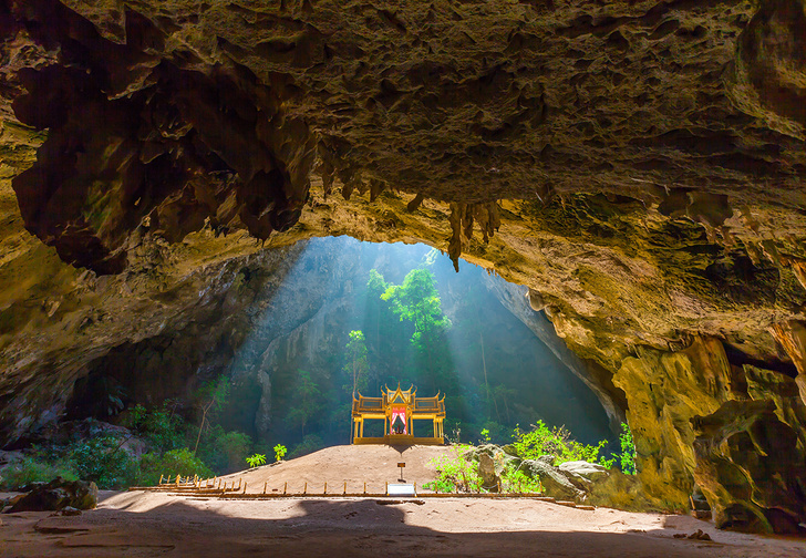 Место дня: огромная карстовая пещера Прайя-Након в Таиланде