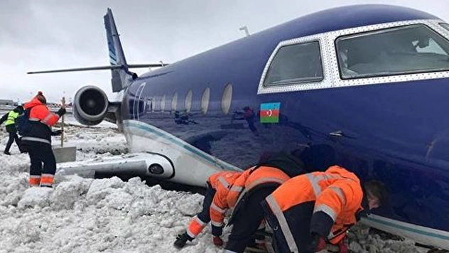 Самолет выкатился за пределы полосы при посадке в Шереметьеве (видео не для аэрофобов)