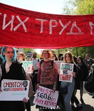 Лучшие плакаты и лозунги с первомайской Монстрации-2019