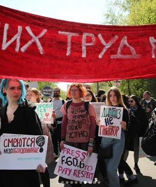 Лучшие плакаты и лозунги с первомайской Монстрации-2019