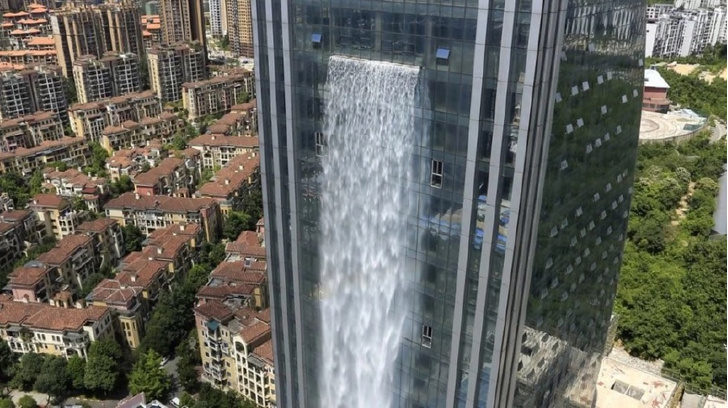 Самый высокий рукотворный водопад в мире (видео)