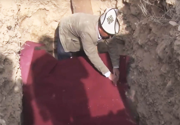 В Киргизии мумию из музея закопали в могилу — чтобы сэкономить, провести хорошие выборы и опорочить министра
