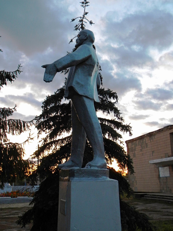 Фото №15 - Самые дурацкие памятники Ленину
