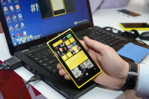 Windows + Nokia = смартфоны Lumia Windows + Nokia = смартфоны Lumia