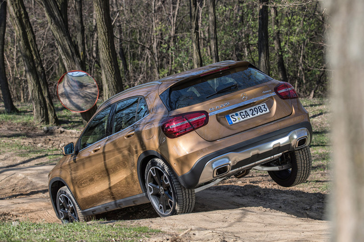 Лезем на Mercedes GLA туда, куда нельзя