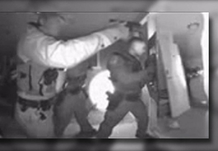 Фото №1 - В Аризоне полиции пришлось штурмовать дом, чтобы забрать непривитого ребенка