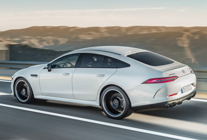 Mercedes-AMG представляет ошеломительно быстрый гран-туризмо GT 4‑Door Coupe Mercedes-AMG представляет ошеломительно быстрый гран-туризмо GT 4‑Door Coupe
