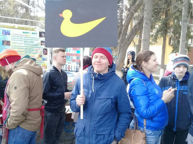Запрещена в России: плакаты первомайской Монстрации — 2017 Запрещена в России: плакаты первомайской Монстрации — 2017