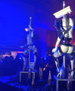 Роботы-стриптизерши танцуют у шеста! (футуристическое ВИДЕО)