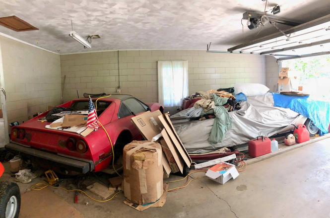 Девушка нашла у бабули в гараже редкий Lamborghini, пылившийся там лет двадцать (фото прилагаются) Девушка нашла у бабули в гараже редкий Lamborghini, пылившийся там лет двадцать (фото прилагаются)