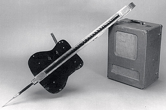 Грифовый электронный инструмент Термена (Fingerboard Theremin) Грифовый электронный инструмент Термена (Fingerboard Theremin)