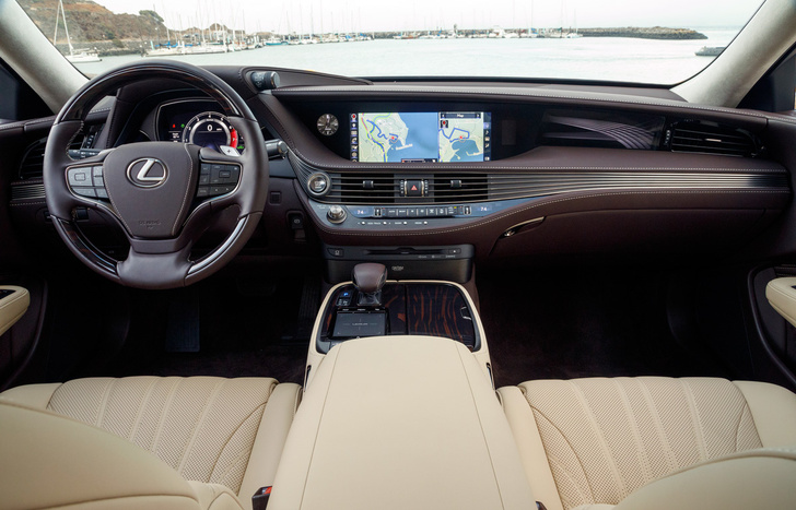 Lexus LS — автомобиль, в котором сначала электрификация, а потом уже революция