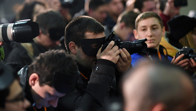 Украинский футбольный тренер явился на пресс-конференцию в костюме Зорро (упоительные ФОТО + ВИДЕО) Украинский футбольный тренер явился на пресс-конференцию в костюме Зорро (упоительные ФОТО + ВИДЕО)