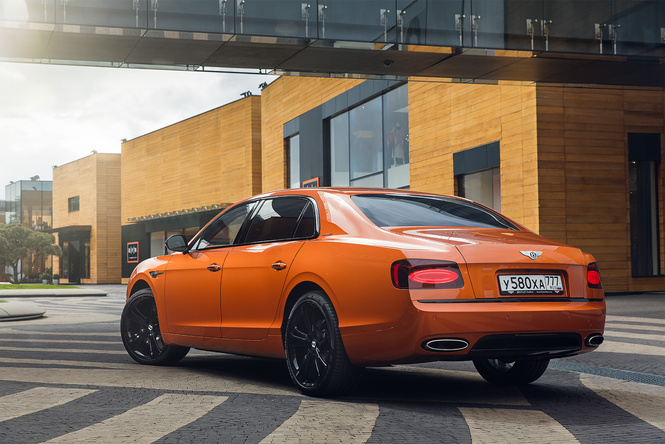 Cамый быстрый четырехдверный Bentley в истории — Flying Spur W12 S Cамый быстрый четырехдверный Bentley в истории — Flying Spur W12 S