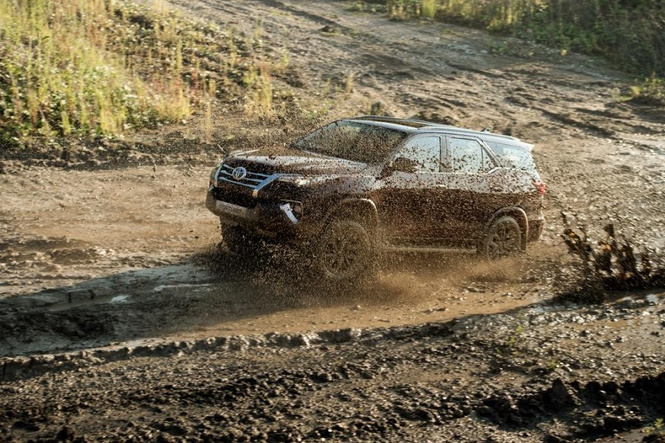 Toyota Fortuner: с октября на всех бездорожьях страны! Toyota Fortuner: с октября на всех бездорожьях страны!