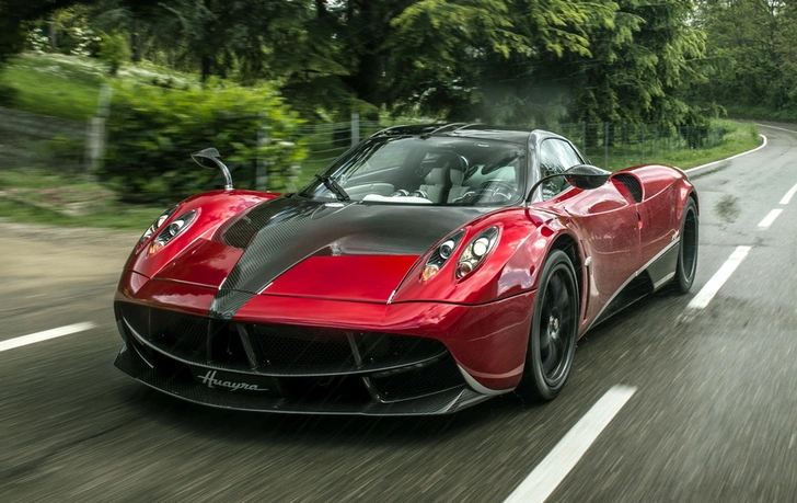 Pagani Huayra, 2011 год. В движение его приводит тот самый V12 biturbo от Mercedes-AMG, форсированный до 730 л.с.