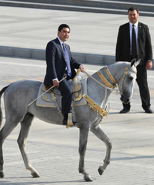 Туркменатор: невероятные приключения и невероятная сила президента Туркменистана