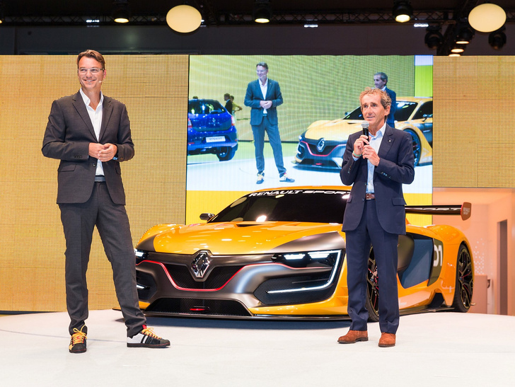 Почему все следят за цветом кроссовок главного дизайнера Renault?