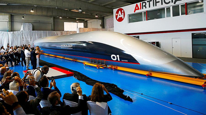 В Испании представили прототип капсулы для пассажиров Hyperloop В Испании представили прототип капсулы для пассажиров Hyperloop