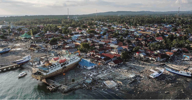 Фото №1 - Последствия землетрясения и цунами в Индонезии (галерея)