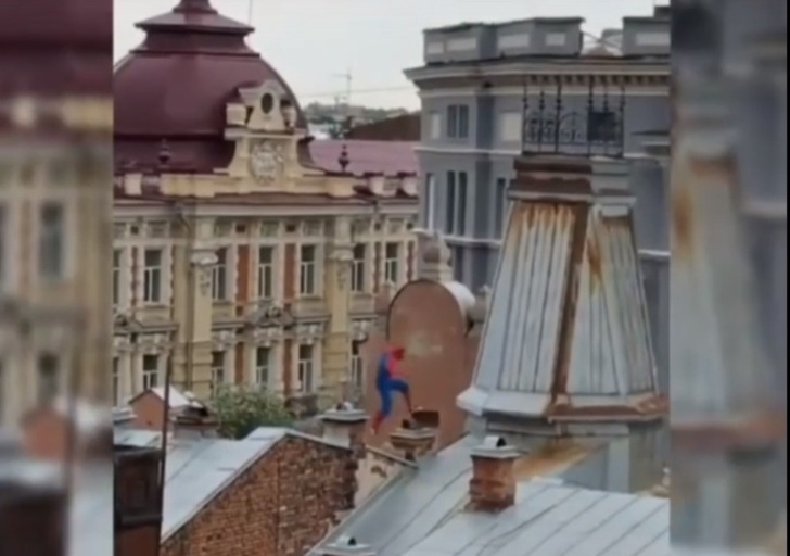 На крышах Иркутска замечен Человек-паук. Только он какой-то неправильный (видео)