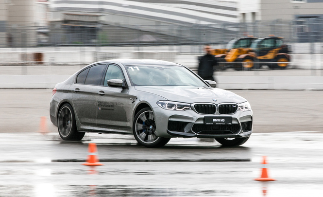 Тест BMW M5, машины по превращению резины в дым Тест BMW M5, машины по превращению резины в дым
