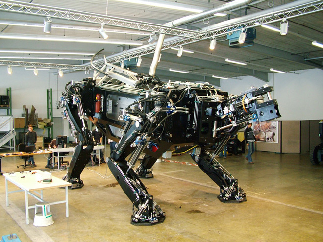 Самый большой ходячий робот неглиже
