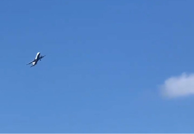 Самолёт устроил пассажирам экстремальные «качели» на сильном ветре (три аэрофобных видео)