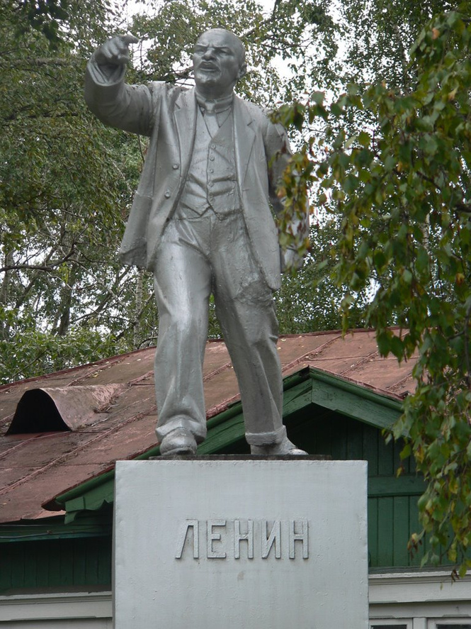Самые дурацкие памятники Ленину Самые дурацкие памятники Ленину
