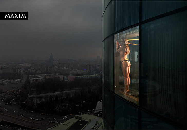 Окна Анны: новейшая фотосессия актрисы Анны Михайловской в MAXIM