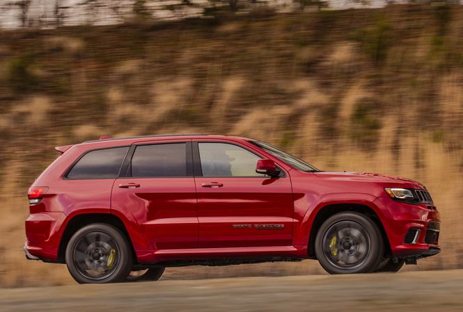 На нашу планету вторгся 717-сильный Jeep Grand Cherokee На нашу планету вторгся 717-сильный Jeep Grand Cherokee