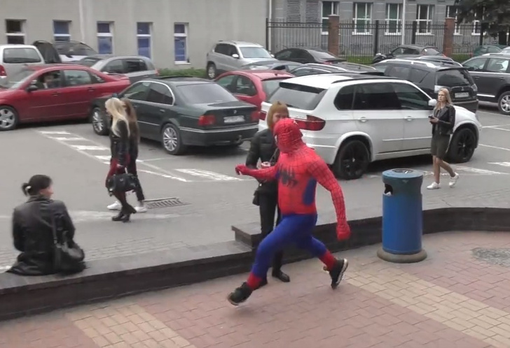 Российский Человек-паук борется с курением! Уморительно супергеройское ВИДЕО